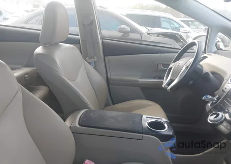 2013 Toyota Prius V Five z USA, uszkodzony, nr VIN JTDZN3EUXD3227108